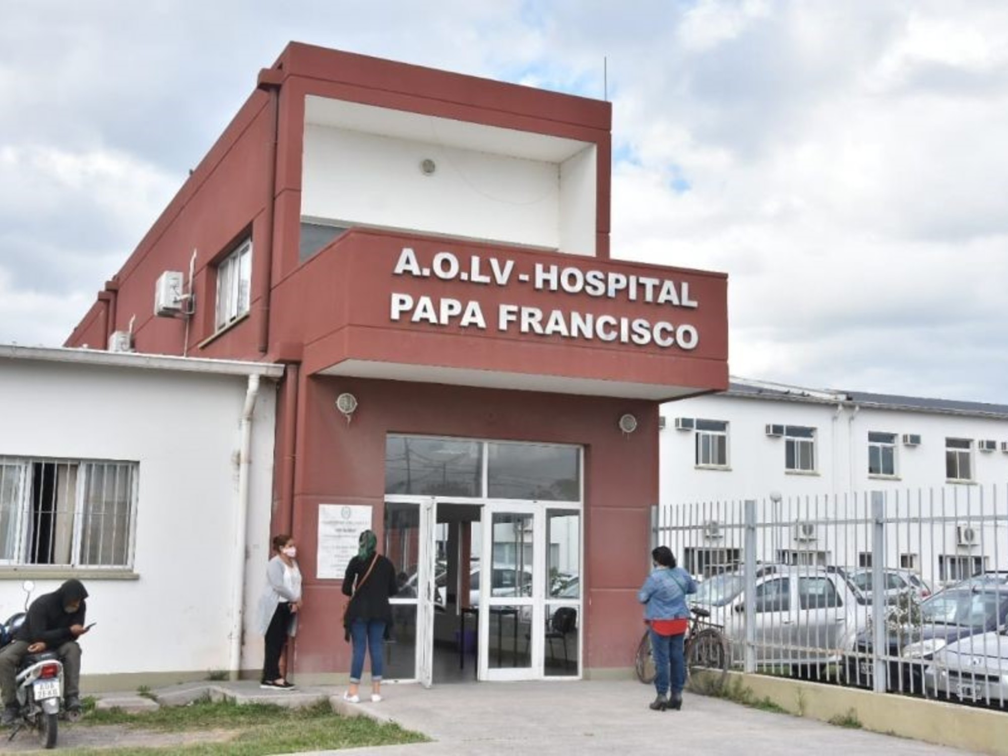 la madre y su pareja quedaron detenidos y los investigan por supuesto maltrato