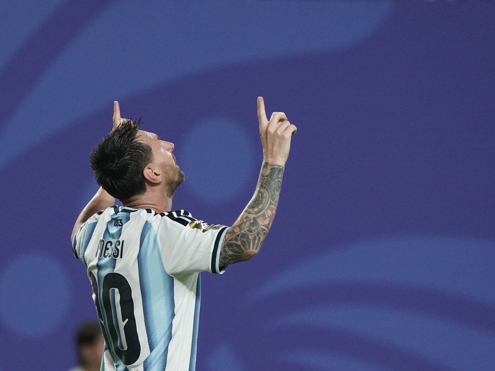 la prensa mundial se rindió ante el triplete de Lionel Messi frente a Argelia