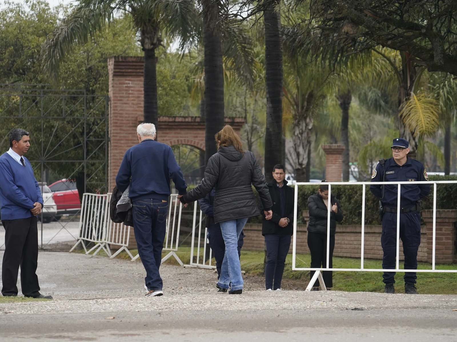 su mamá estuvo en el sepelio y vuelve al hospital para internarse