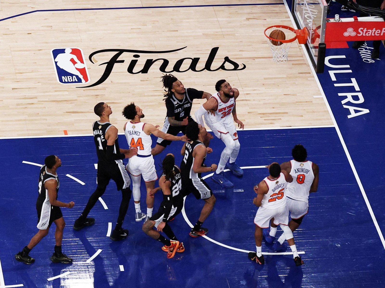 visita a San Antonio Spurs y si gana será campeón tras 53 años