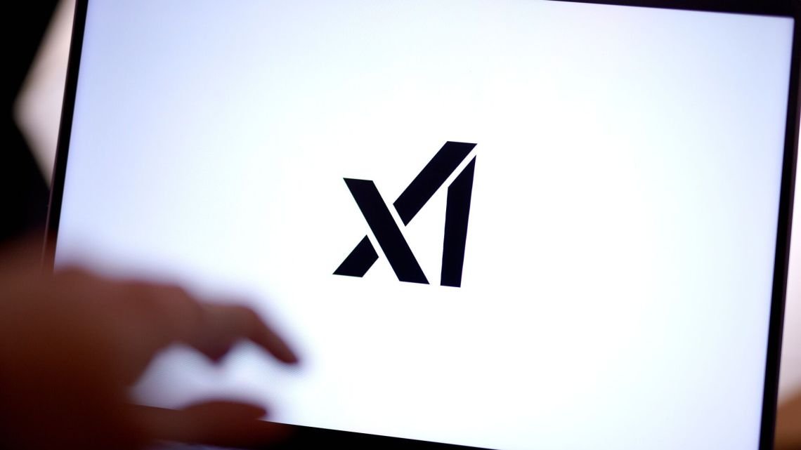xAI frena la contratación de especialistas para entrenar a Grok