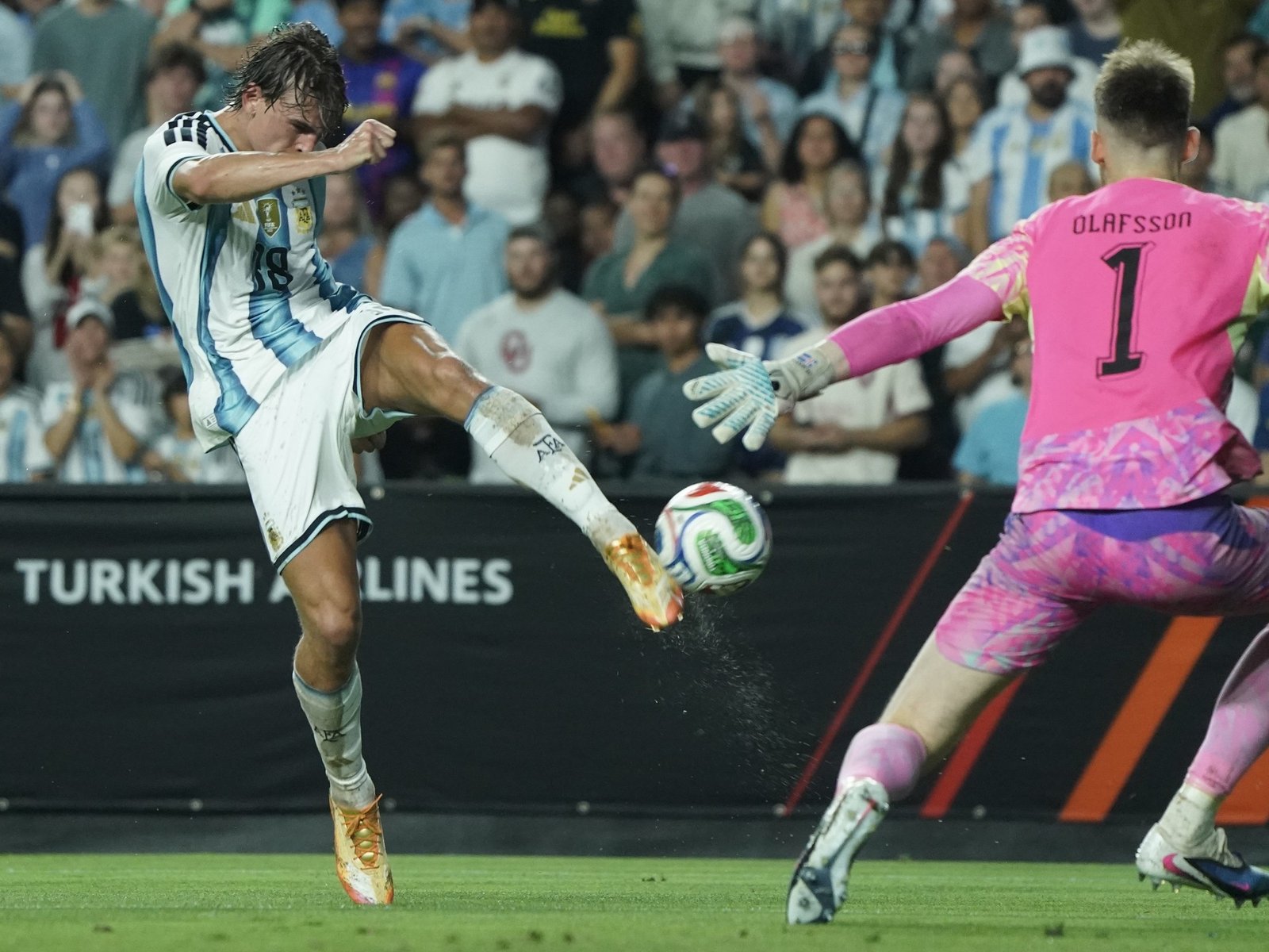 ¿reemplazo natural de Messi o una alternativa más de ataque?