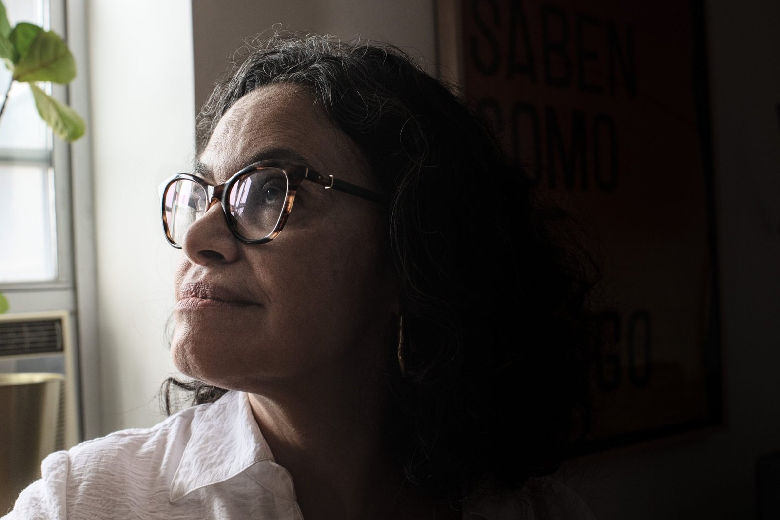 Ada Ferrer posa para un retrato en Manhattan.