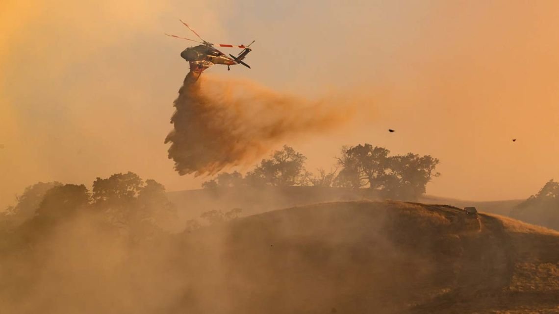 Alerta máxima en Estados Unidos por humo tóxico e incendios forestales fuera de control