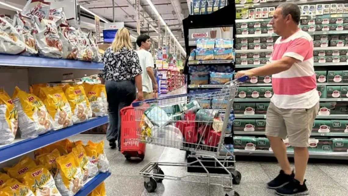 Argentina terminó el primer semestre con la segunda inflación más alta de la región