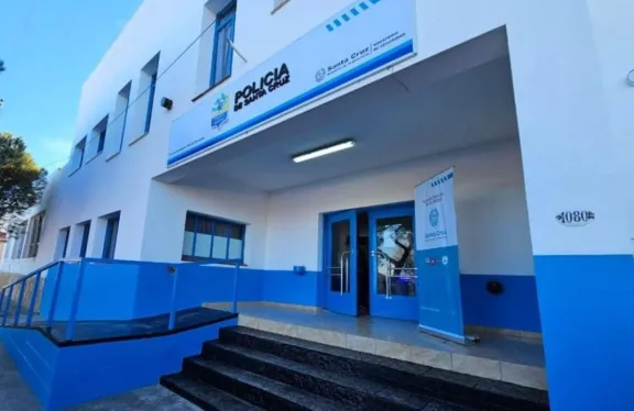 Balearon una vivienda y un vehículo en Puerto Deseado y buscan determinar si el ataque se originó tras una pelea en un local nocturno