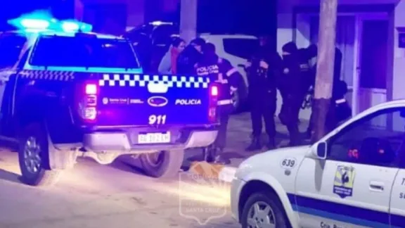 Baleó un auto, tiró el arma a la casa de su hermana y lo detuvieron en un operativo cerrojo