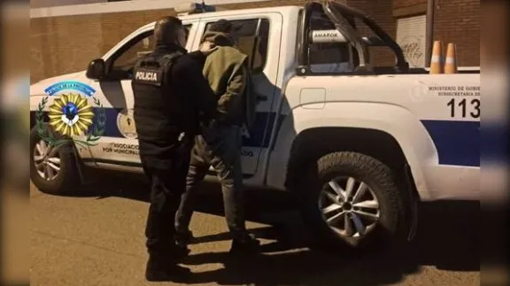 Caminaba por la calle y lo reconoció la Policía: Detuvieron a un sospechoso con pedido de captura en la zona sur de Comodoro