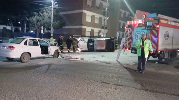 Choque y vuelco en el centro dejó dos heridos