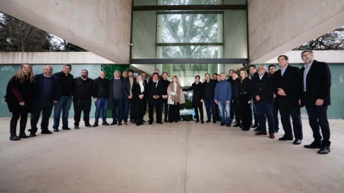 Con Kicillof en la foto, el mensaje del PJ bonaerense contra Milei