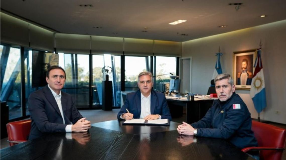 Con cambios de la UCR y el PRO, Llaryora encamina la sanción de la Ley Antibúnker