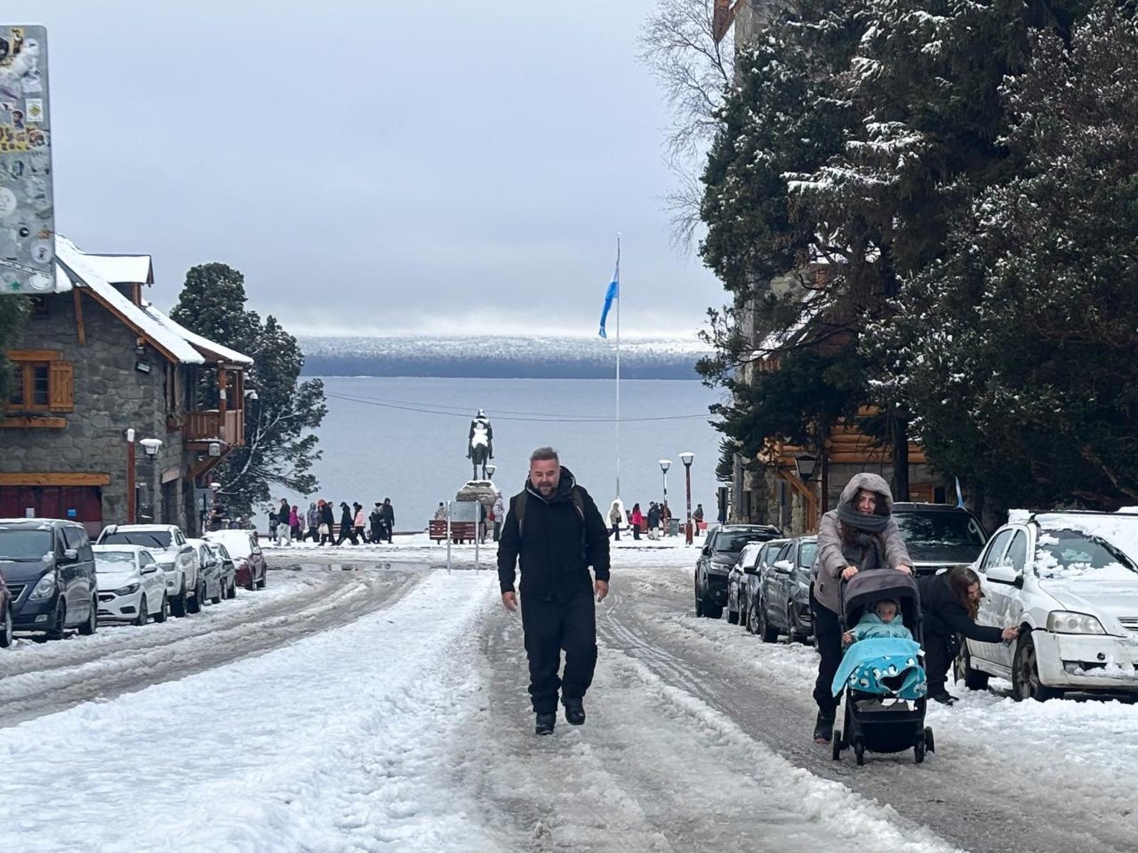 Con tres días de nevadas intensas, Bariloche entró a pleno en la temporada alta invernal: cómo seguirá el tiempo