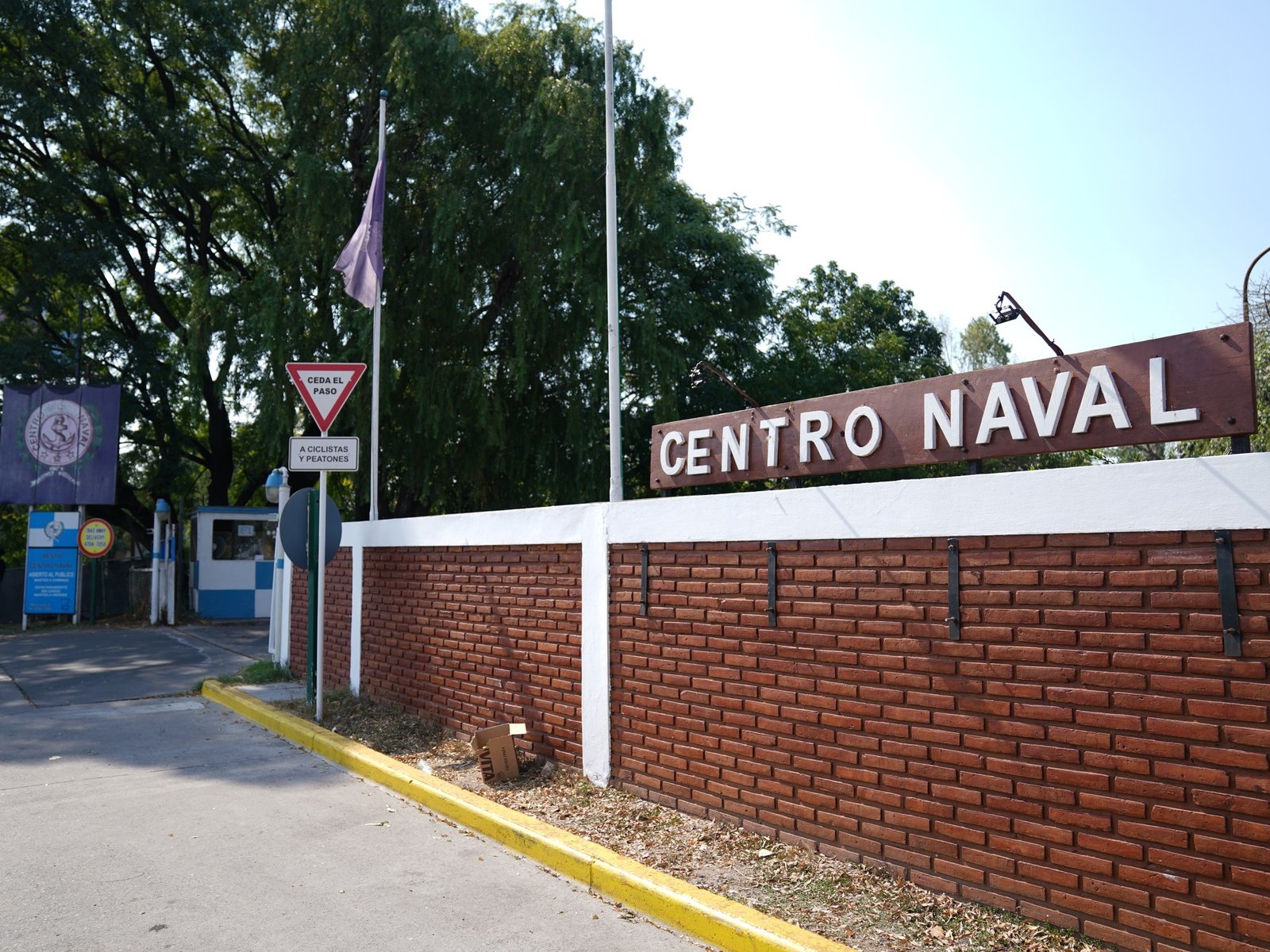 Denuncian que una bala perdida del Tiro Federal hirió en el brazo a un hombre que caminaba por el Centro Naval de Núñez
