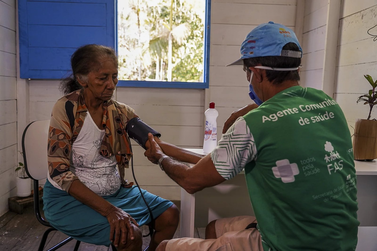 El Estado llega en lancha a la Amazonia brasileña: así es la atención médica en el mayor bosque tropical del mundo