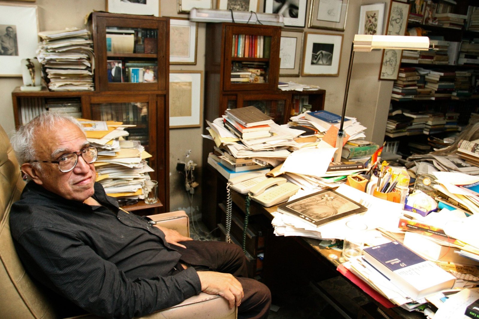 El FBI investigó al escritor Carlos Monsiváis al relacionarlo con los Black Panthers y el movimiento chicano
