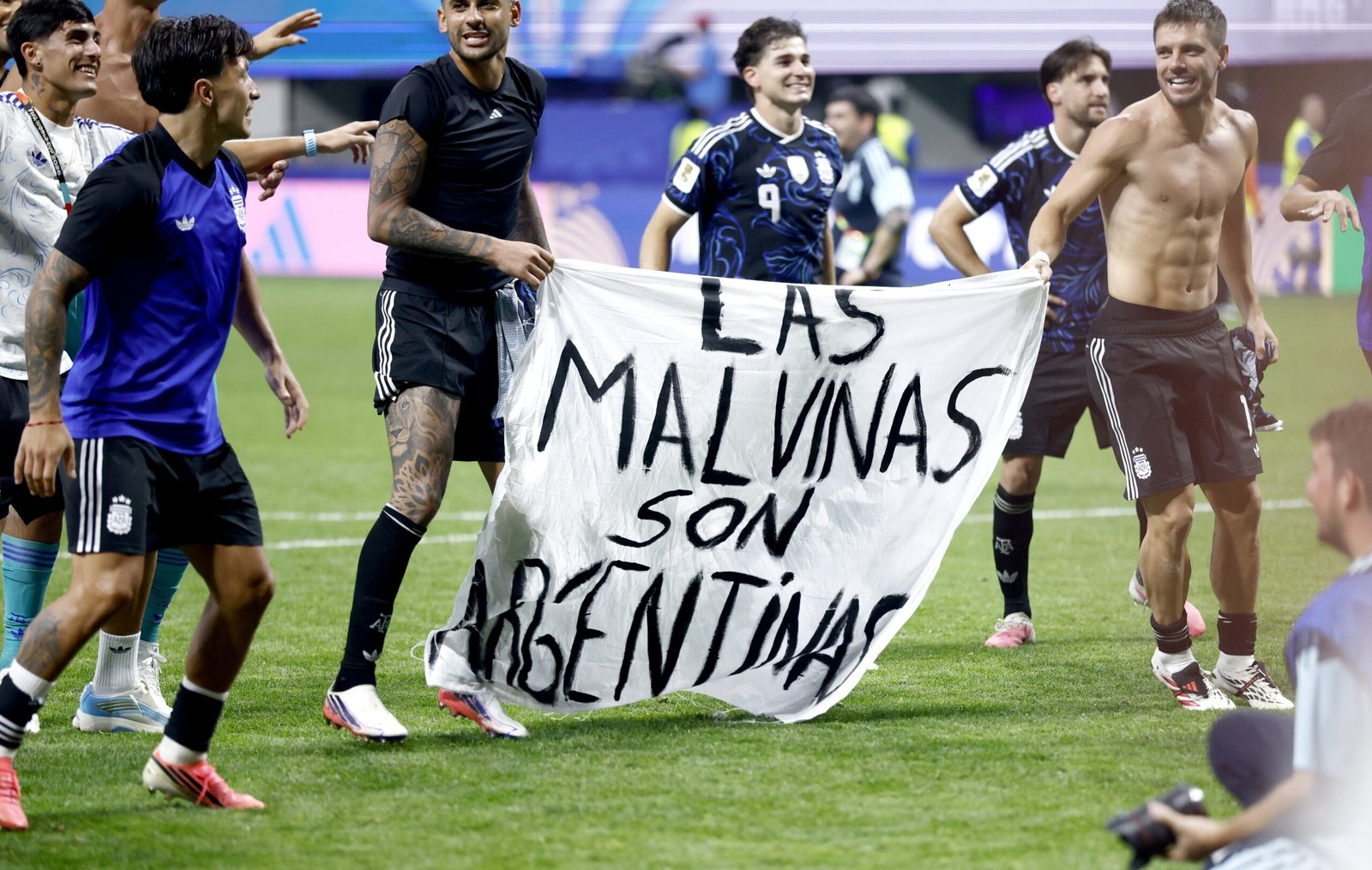 El Gobierno de Milei protesta ante el Reino Unido por la presencia de un buque militar británico en el mar argentino