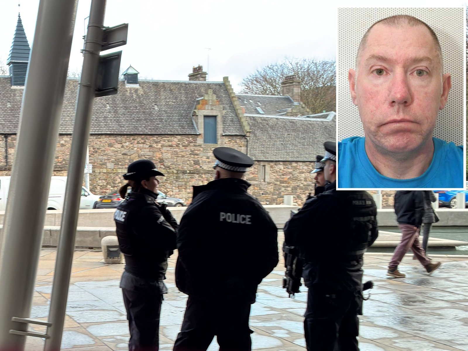 Policías escoceses ante el Parlamento Autónomo, en Edimburgo, en diciembre de 2025. El supuesto violador, en una imagen del cuerpo de seguridad.