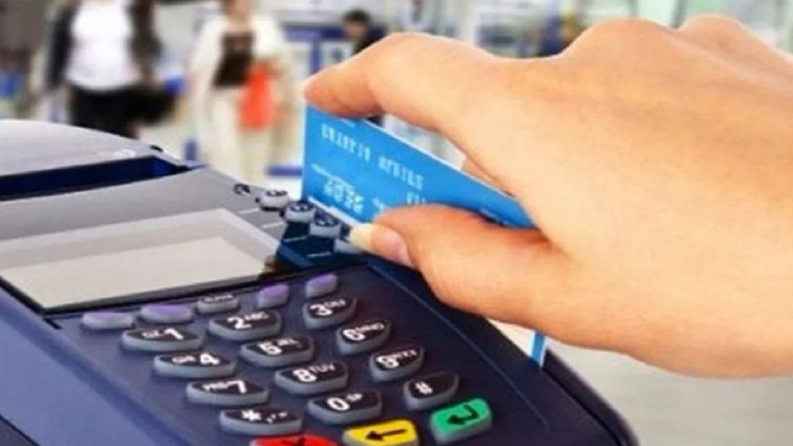 El crédito en pesos pierde fuerza mientras sube la mora y las tasas se mantienen firmes
