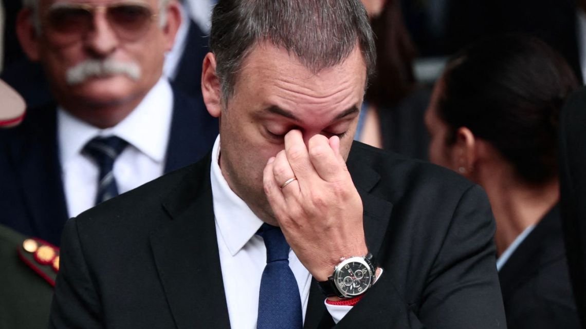 El juez Lijo decidió prohibirle a Manuel Adorni que salga de Argentina