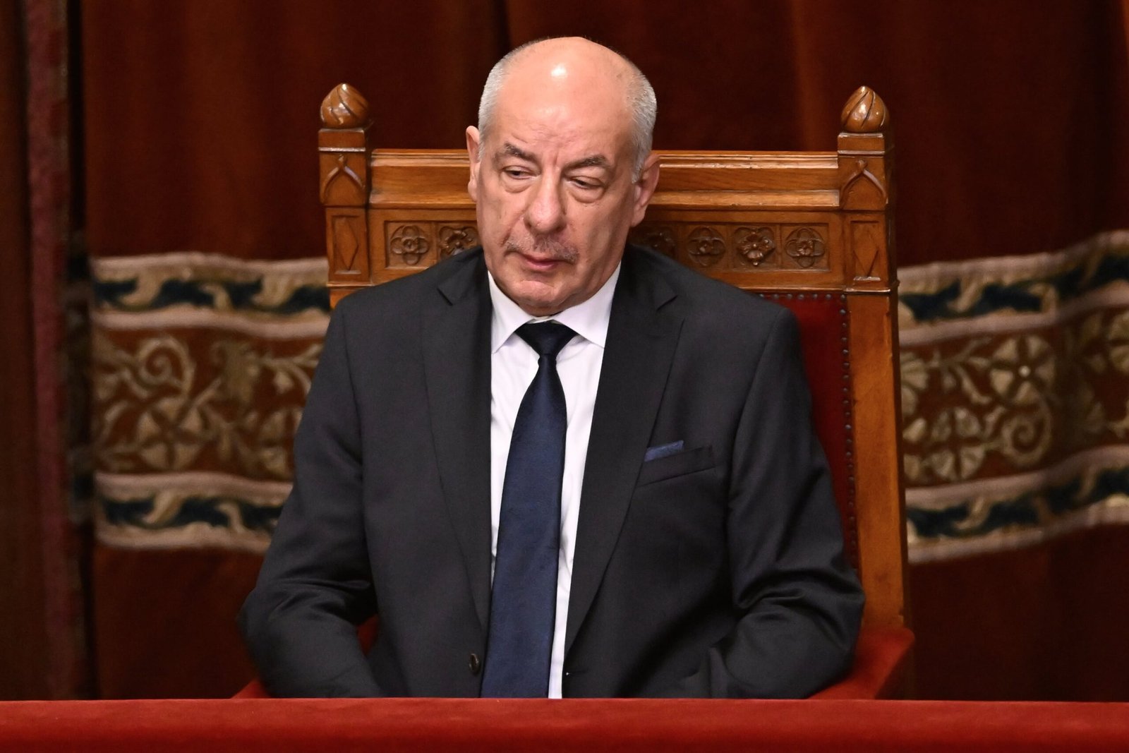 El presidente de Hungría firma la reforma Constitucional de Magyar que le destituye