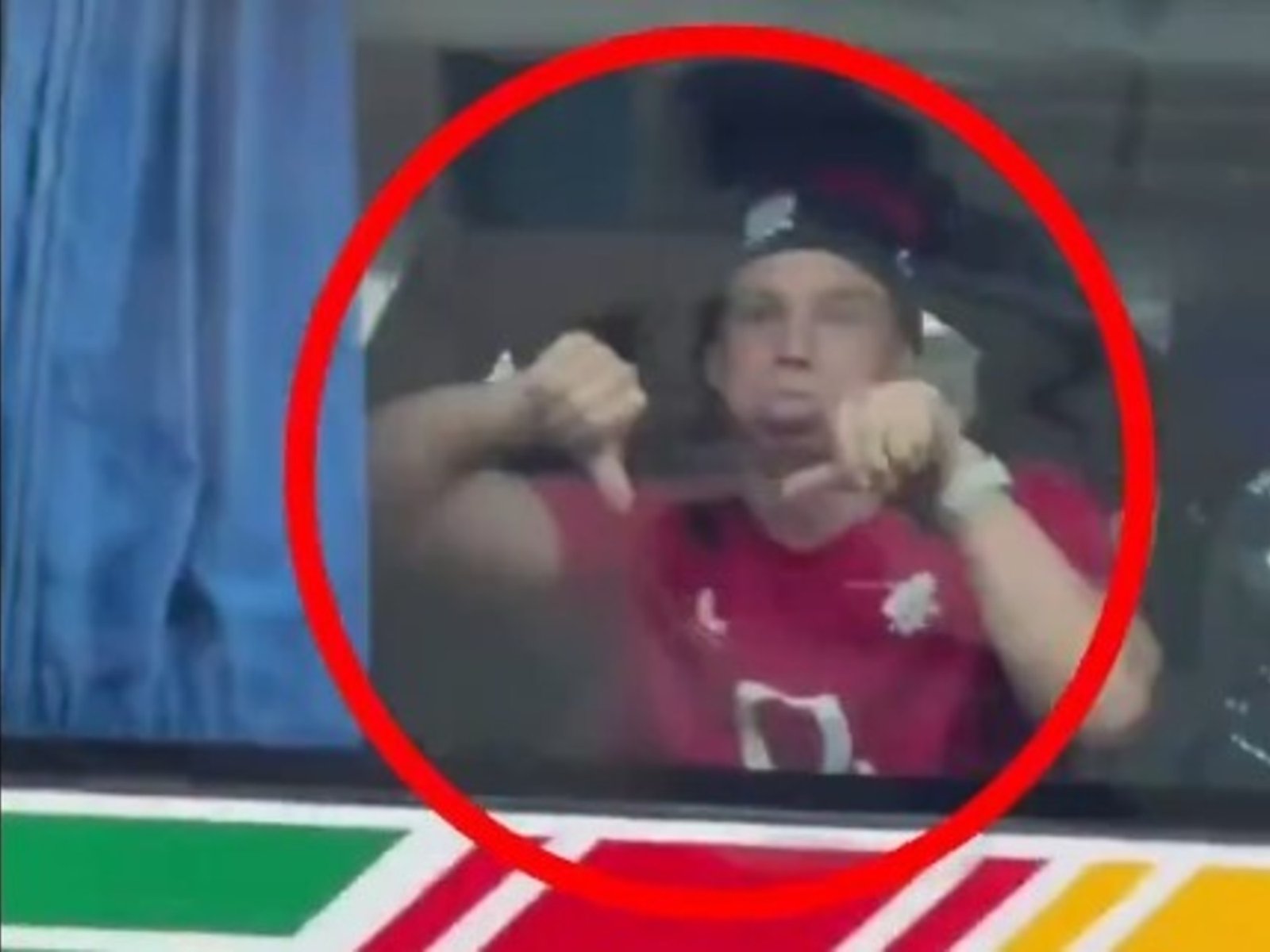 El provocador gesto de un jugador de Inglaterra con hinchas argentinos en el Obelisco antes del duelo con Los Pumas