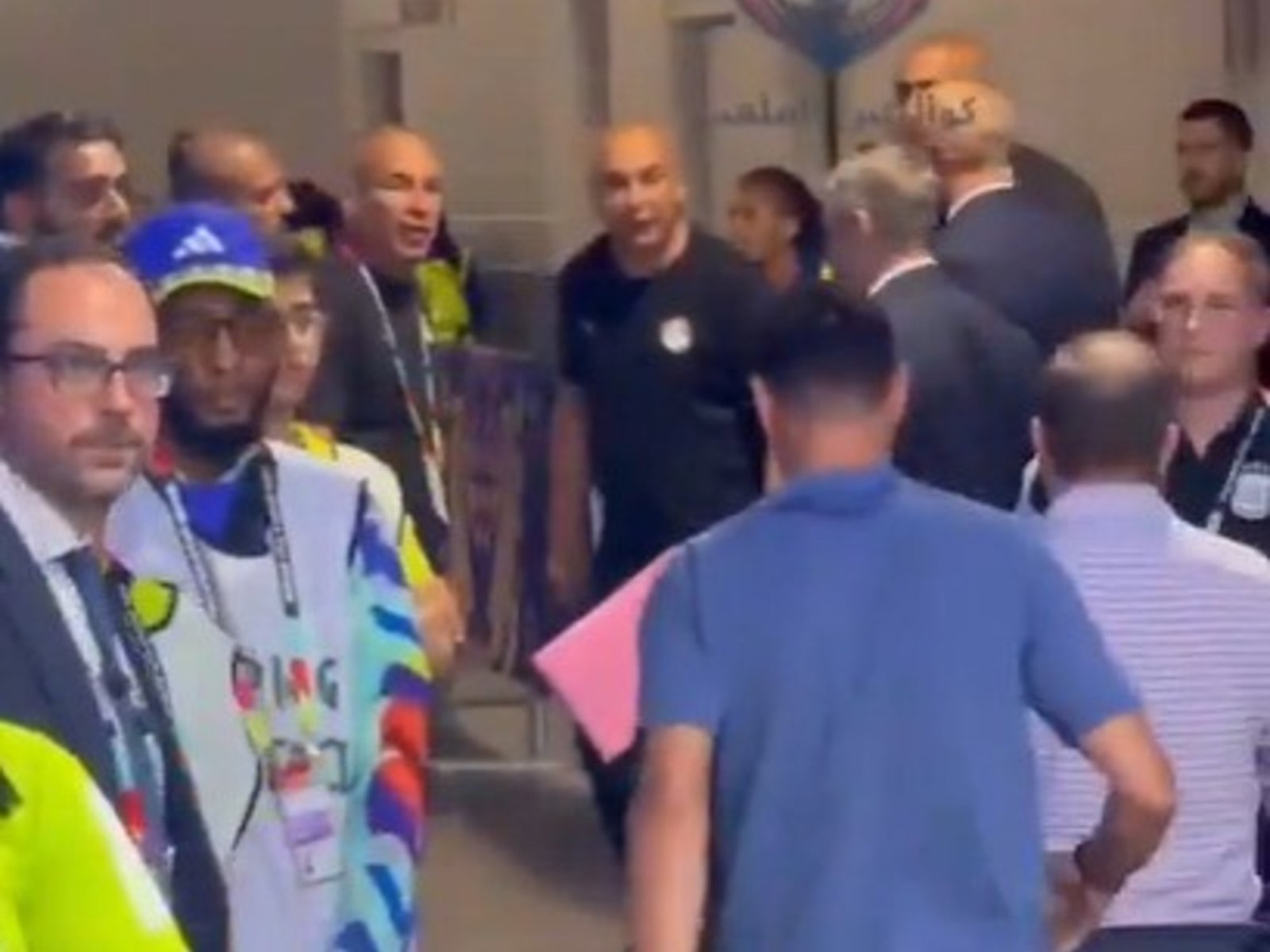 El tenso cara a cara entre el DT de Egipto, Hossam Hassan, y Scaloni tras el partido