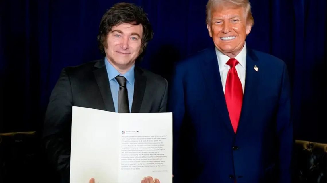 En qué consiste el polémico "grillete fiscal" que Milei quiere aplicar en Argentina siguiendo el ejemplo de Estados Unidos