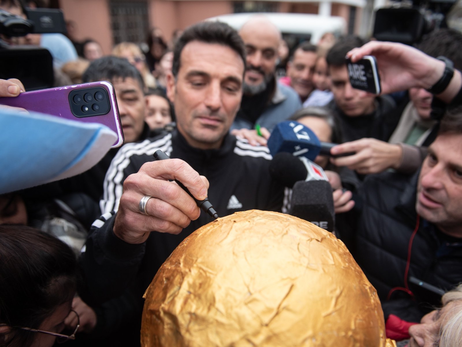 "Es una caricia al alma", agradeció Scaloni por todo el cariño de los hinchas a la Selección nacional