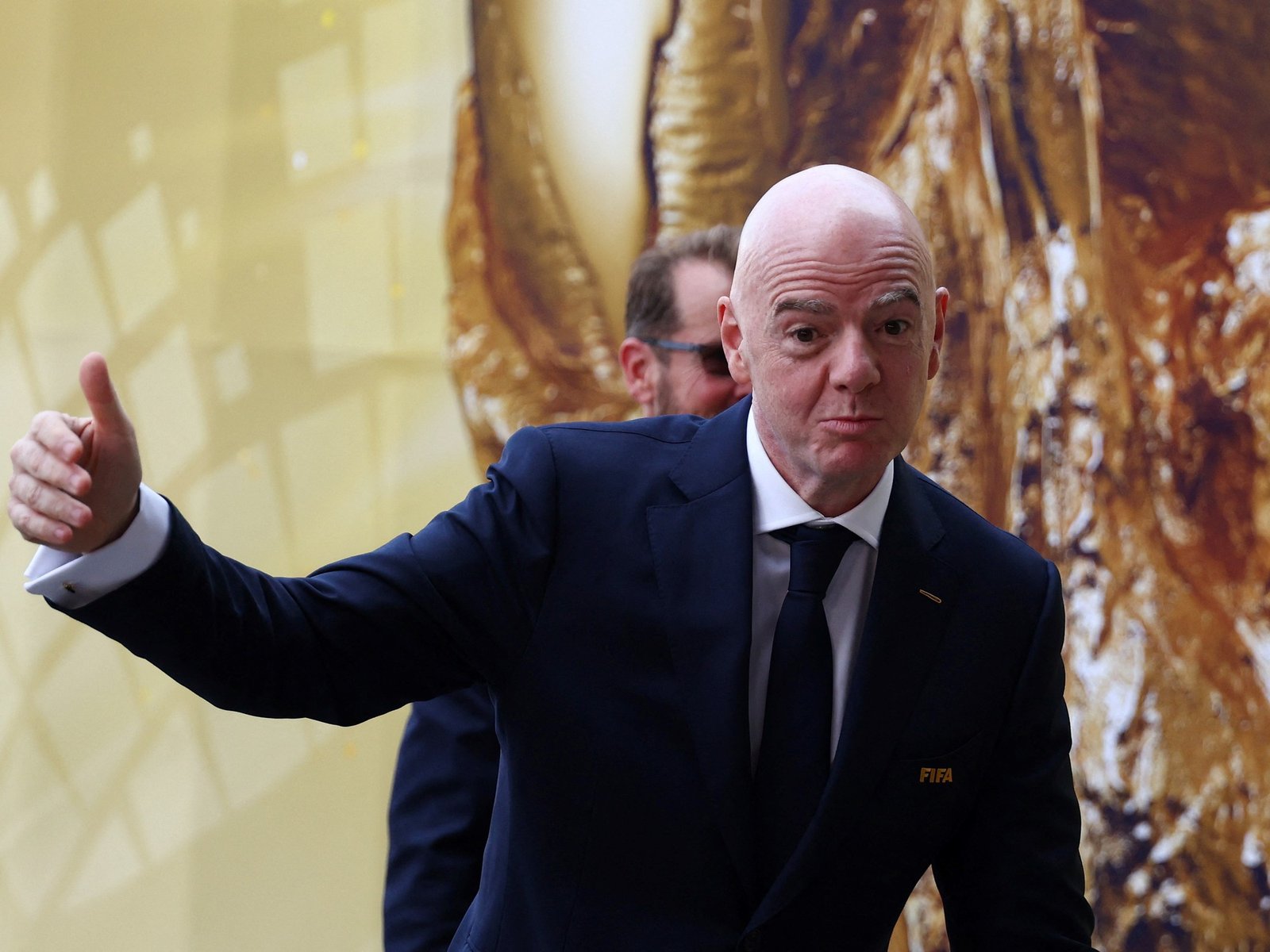 Gianni Infantino sorprendió con un mensaje para Nicolás Otamendi
