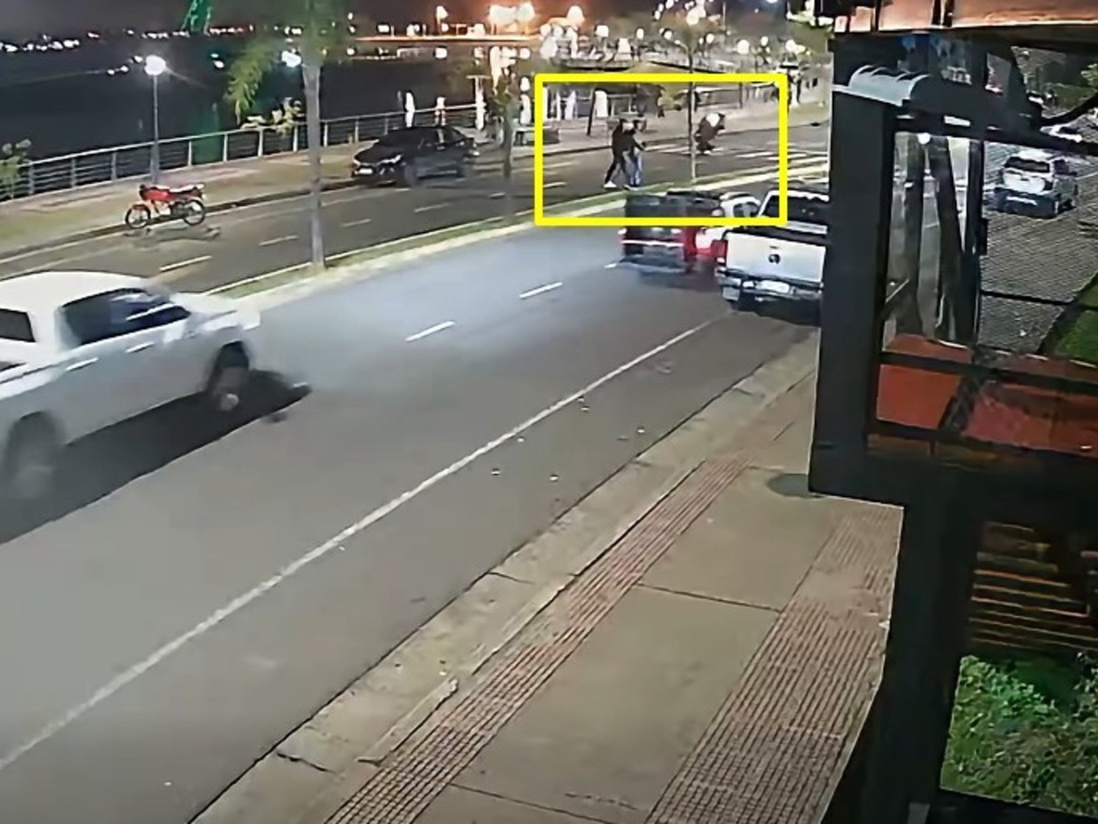 Hacía wheelie en moto en la costanera de Posadas, perdió el control y mató a un soldado