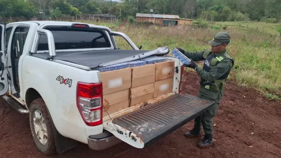 Huyó de un control de Gendarmería y abandonó una camioneta con 20.000 atados de cigarrillos ilegales