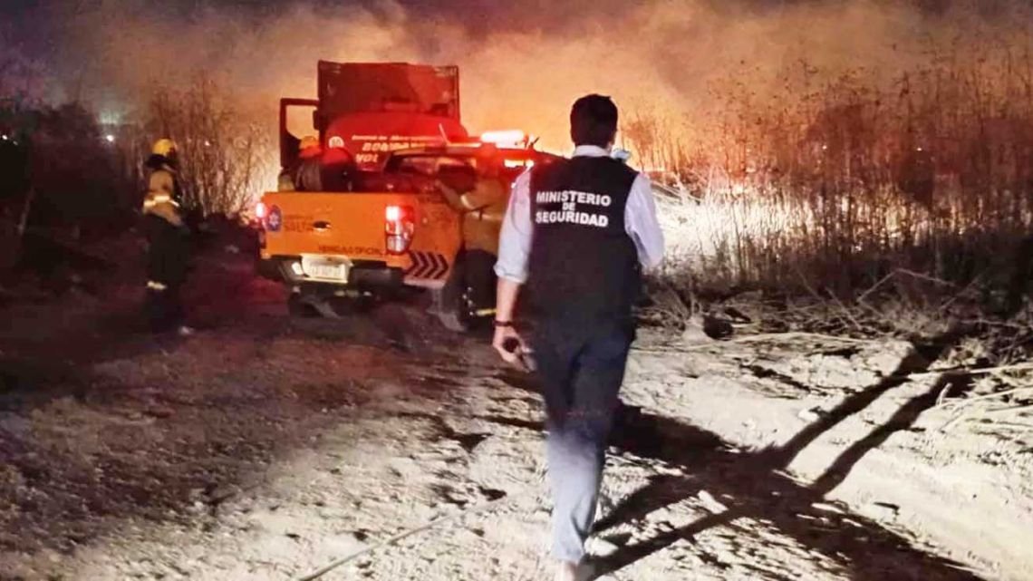 Infierno en Salta: por el viento zonda hay más de 25 focos de incendios forestales activos
