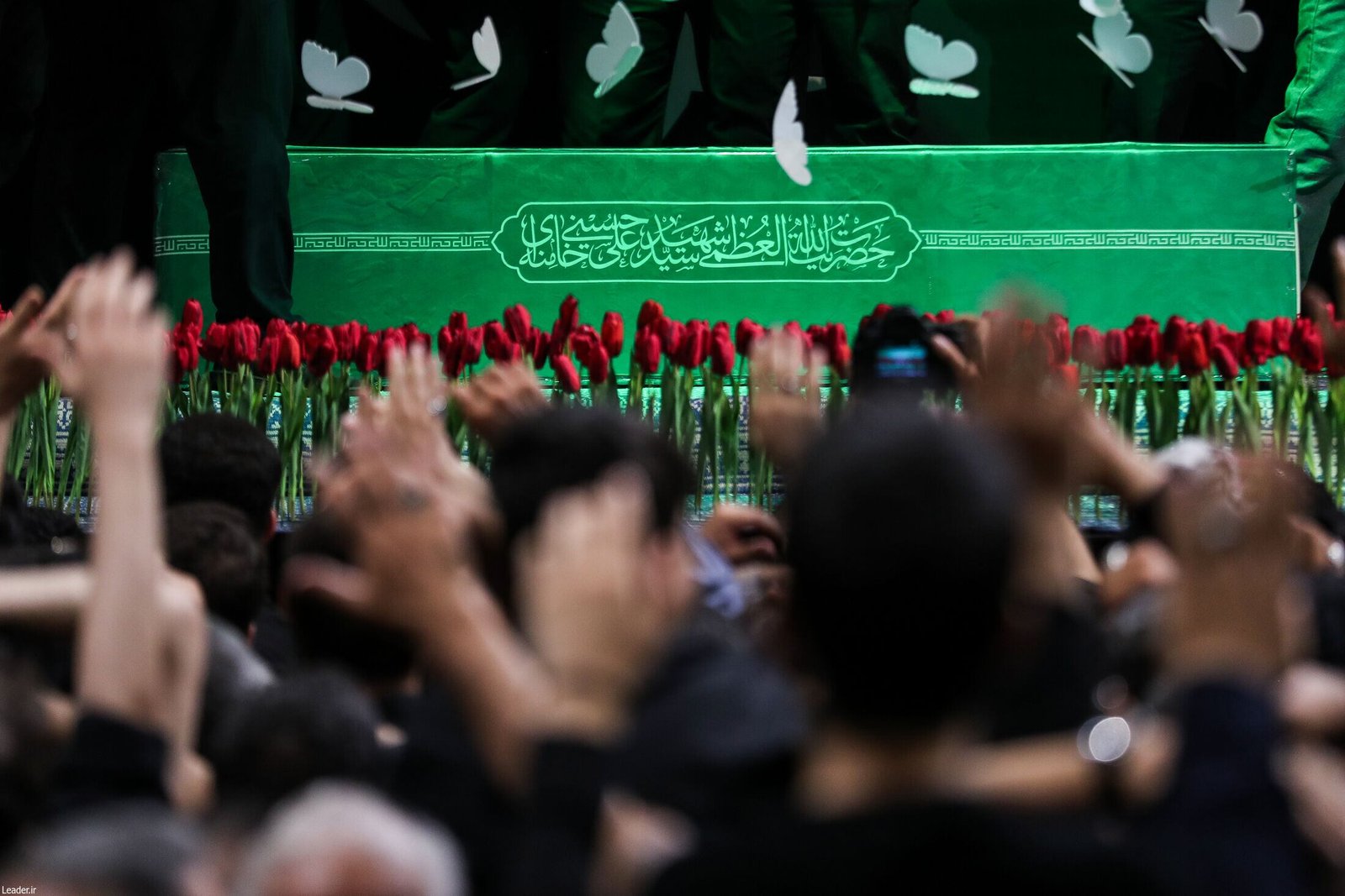 Irán despide a Ali Jameneí, su anterior líder supremo, en un funeral con aire de plebiscito que espera multitudinario