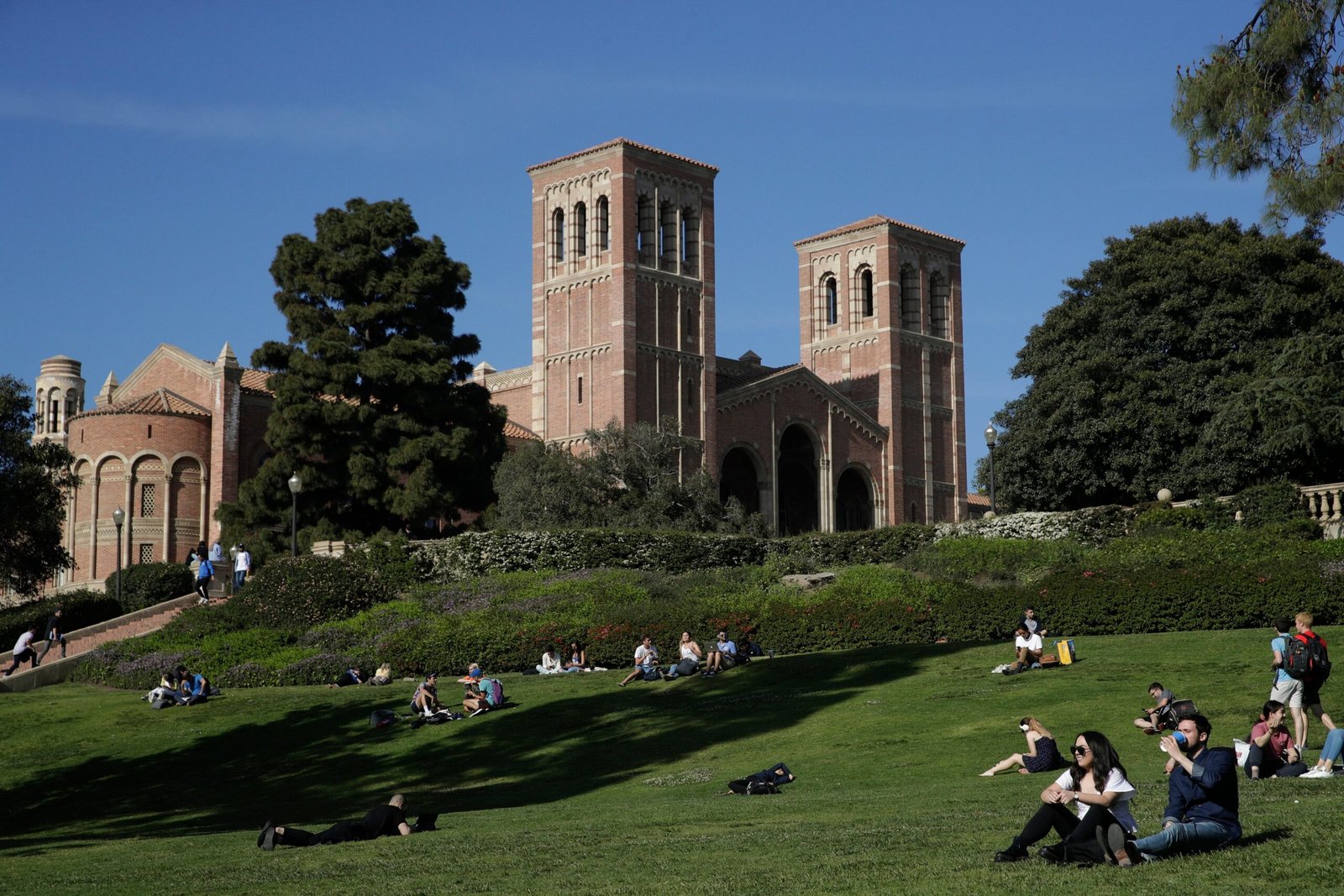La Administración Trump intensifica su batalla para impedir que estudiantes indocumentados accedan a la universidad