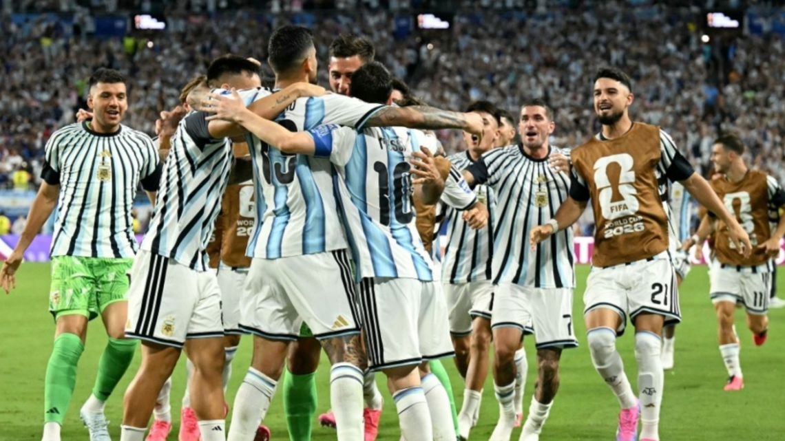 La Argentina sufrió ante un sólido Cabo Verde: Messidependencia, alarmas físicas y pase a octavos en el partido 100 de Scaloni