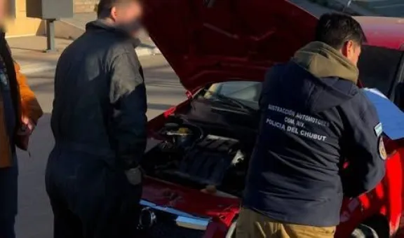 La Policía secuestró en Comodoro un Fiat Siena rojo que tenía pedido de captura por una estafa en Rawson