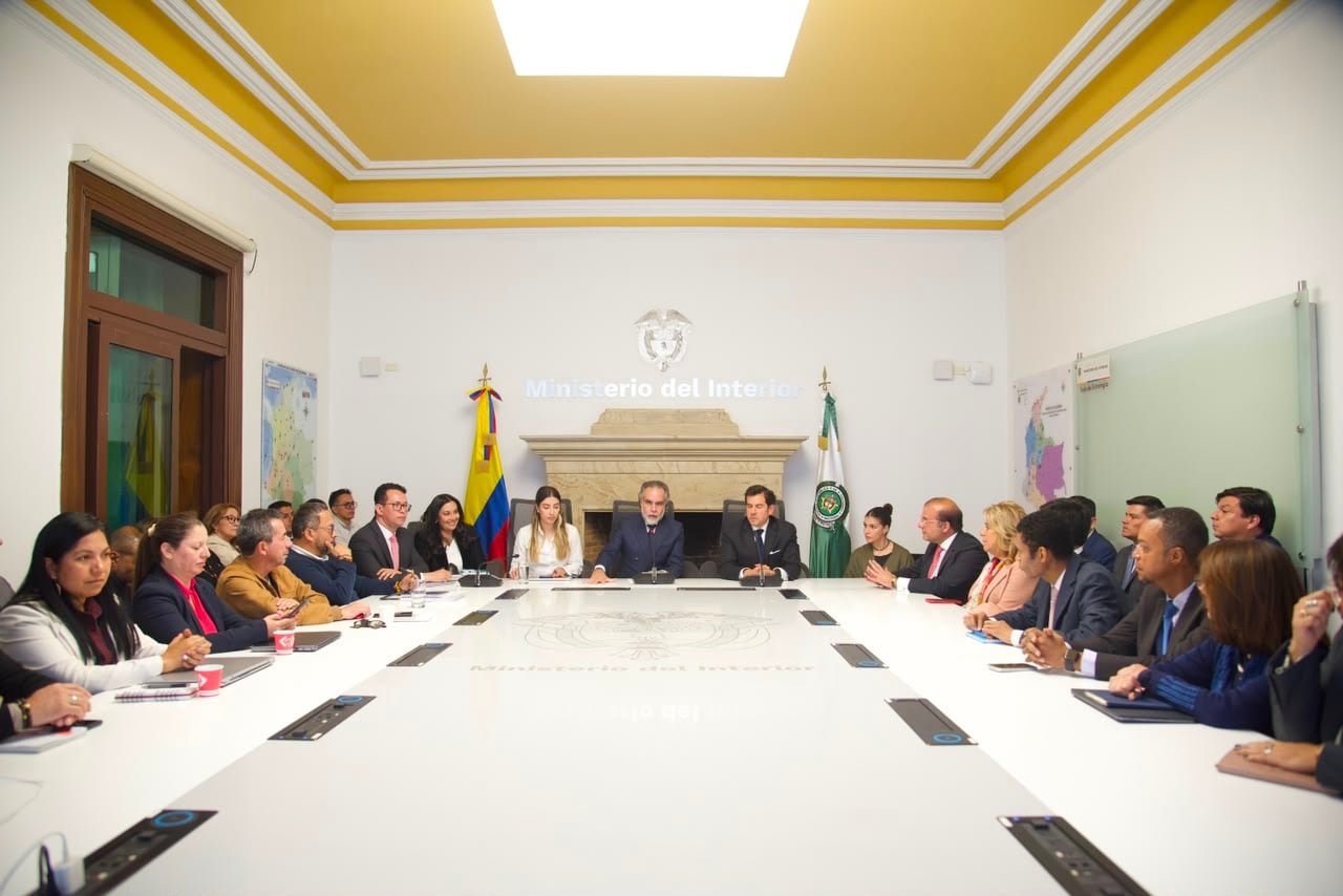 La izquierda busca encontrar el tono de su oposición a De la Espriella
