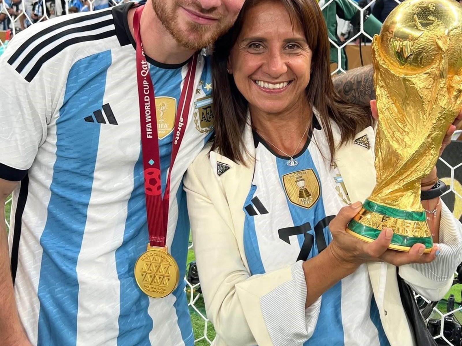 La mamá de Alexis Mac Allister reveló por qué se queda sentada cuando cantan “el que no salta es un inglés”