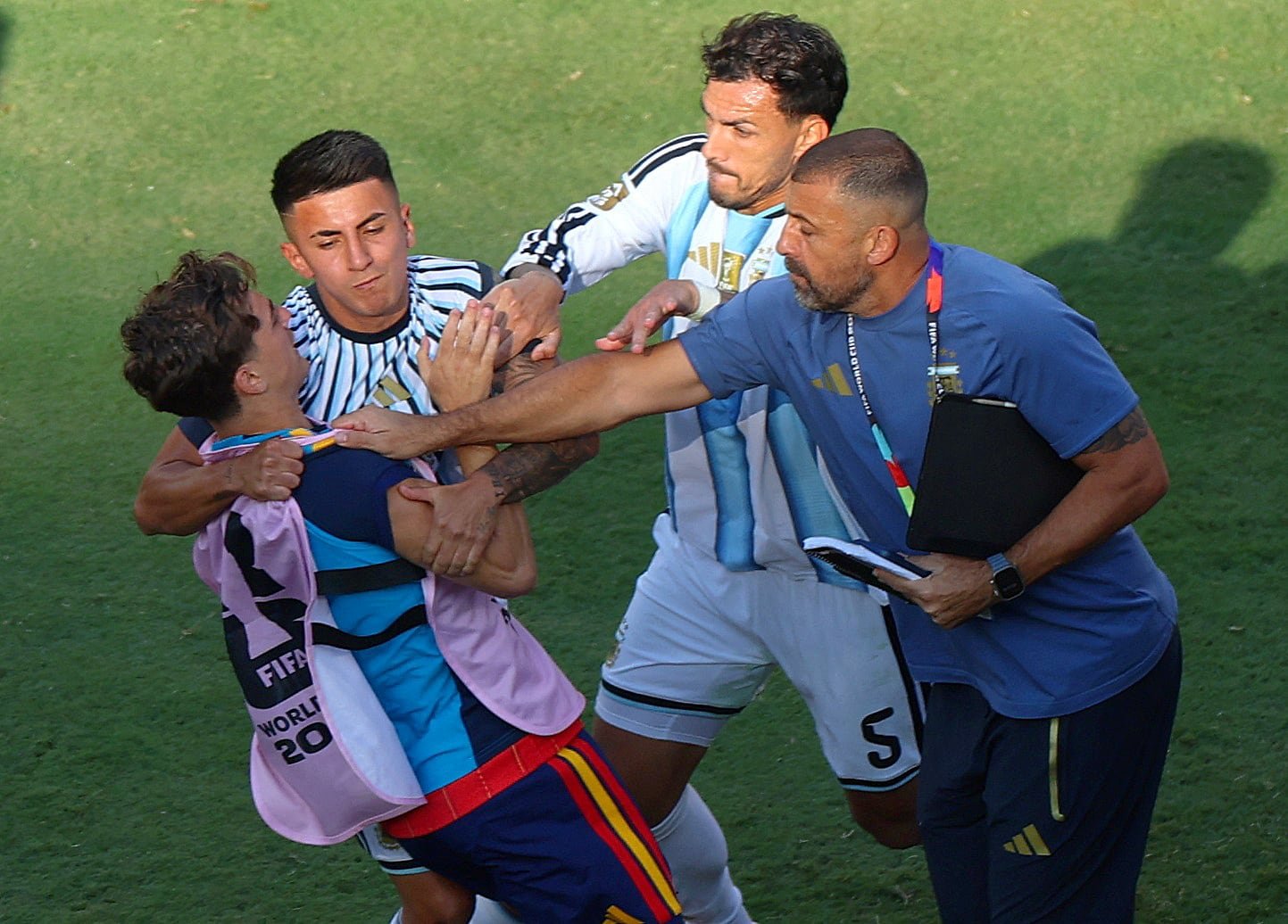 Las críticas a la selección de Argentina dan alas a la ultraderecha de Milei