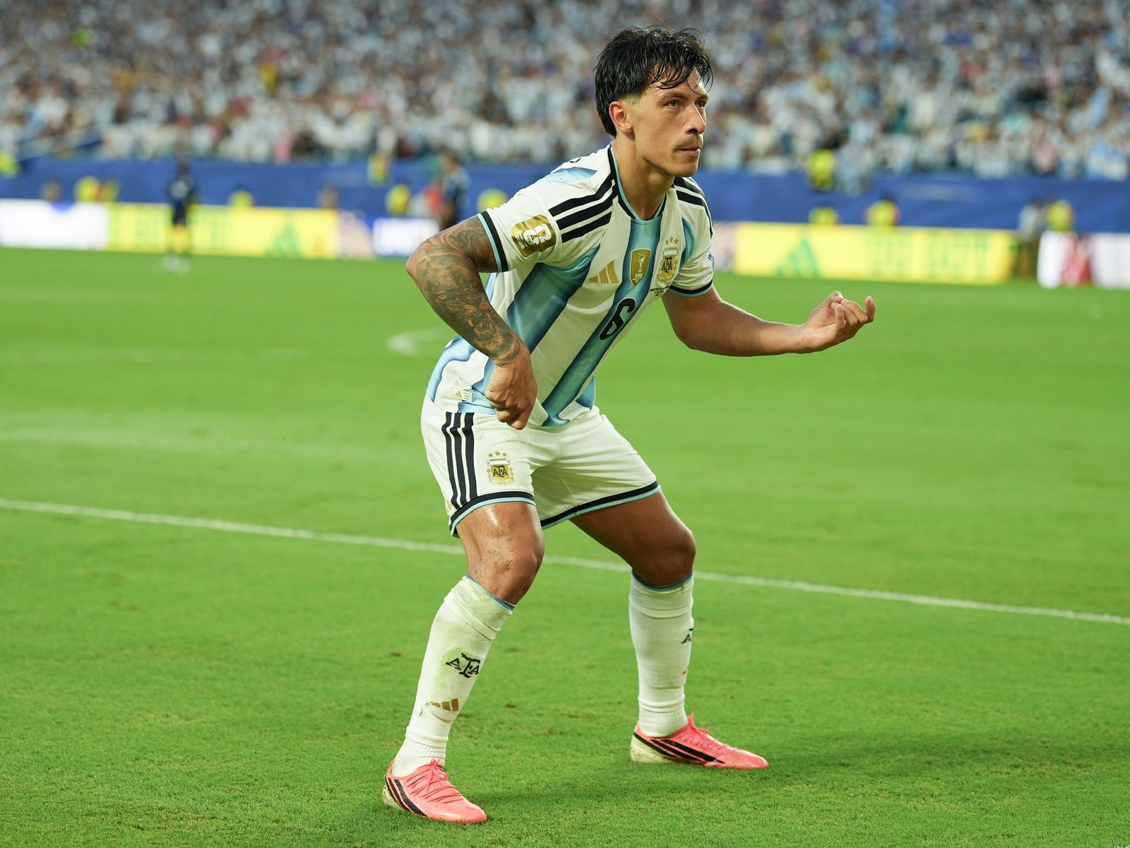 Lisandro Martínez y Cuti Romero empujaron el triunfo agónico