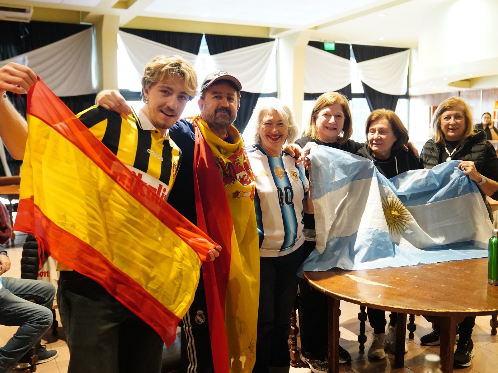 Llegó de España hace 40 años y festejó entre argentinos la victoria de su Selección en el Centro Asturiano de Vicente López
