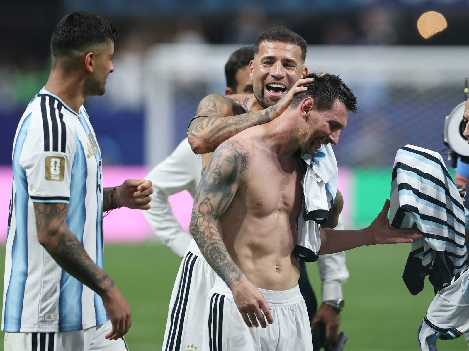 Los emotivos posteos de los jugadores de la Selección Argentina dedicados a Messi tras le remontada épica en el Mundial: "Sos nuestra bandera"