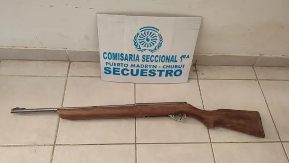 Madryn: un conflicto por un alquiler terminó con un allanamiento y el secuestro de una carabina
