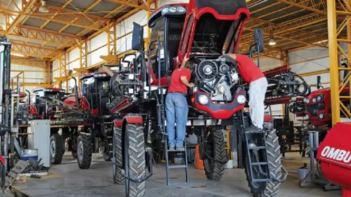 Maquinaria agrícola en crisis: por qué se venden menos "fierros" pese a las buenas cosechas