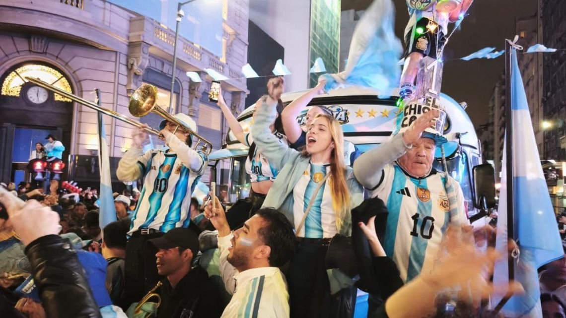 Milei anunció un feriado nacional para recibir a la Selección y espera una definición del plantel