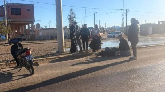 Motociclista sufrió fracturas tras derrapar con el hielo de la calle