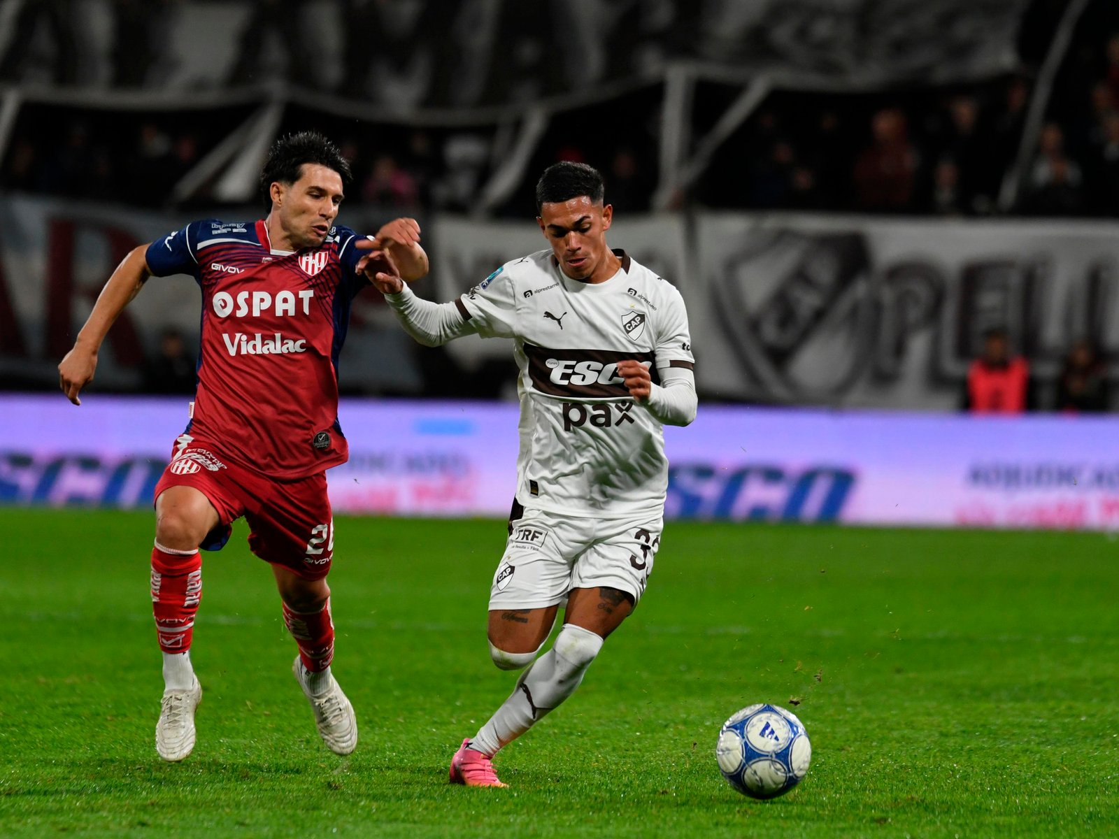 Platense empezó arriba, Unión se lo dio vuelta y al final terminaron a mano