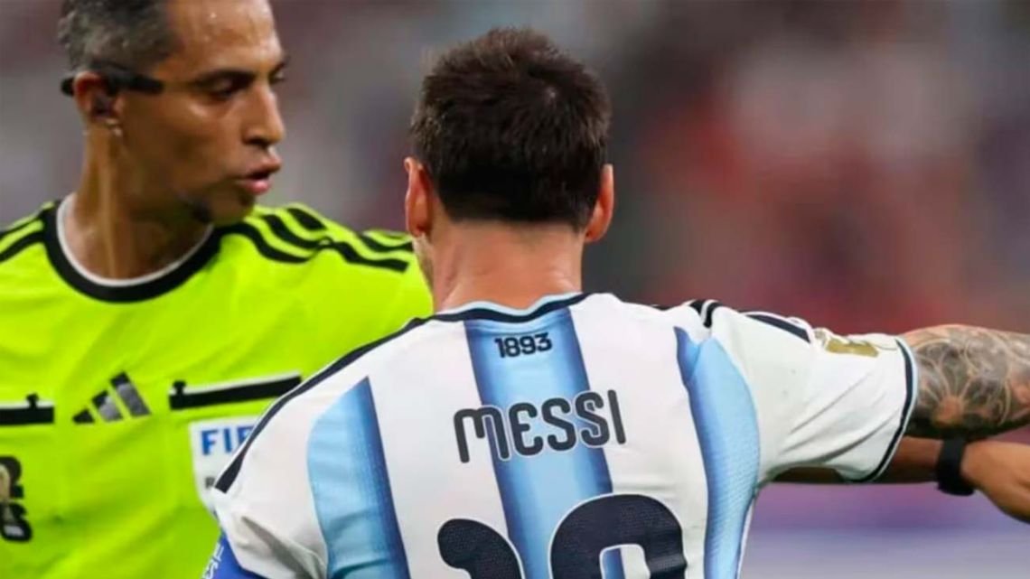 Por qué la camiseta de la Selección argentina dice “1893” en la parte de atrás