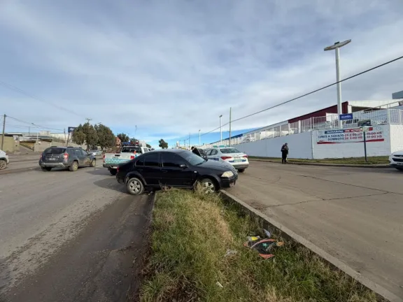 Secuestraron un auto abandonado sobre el boulevard de avenida Hipólito Yrigoyen