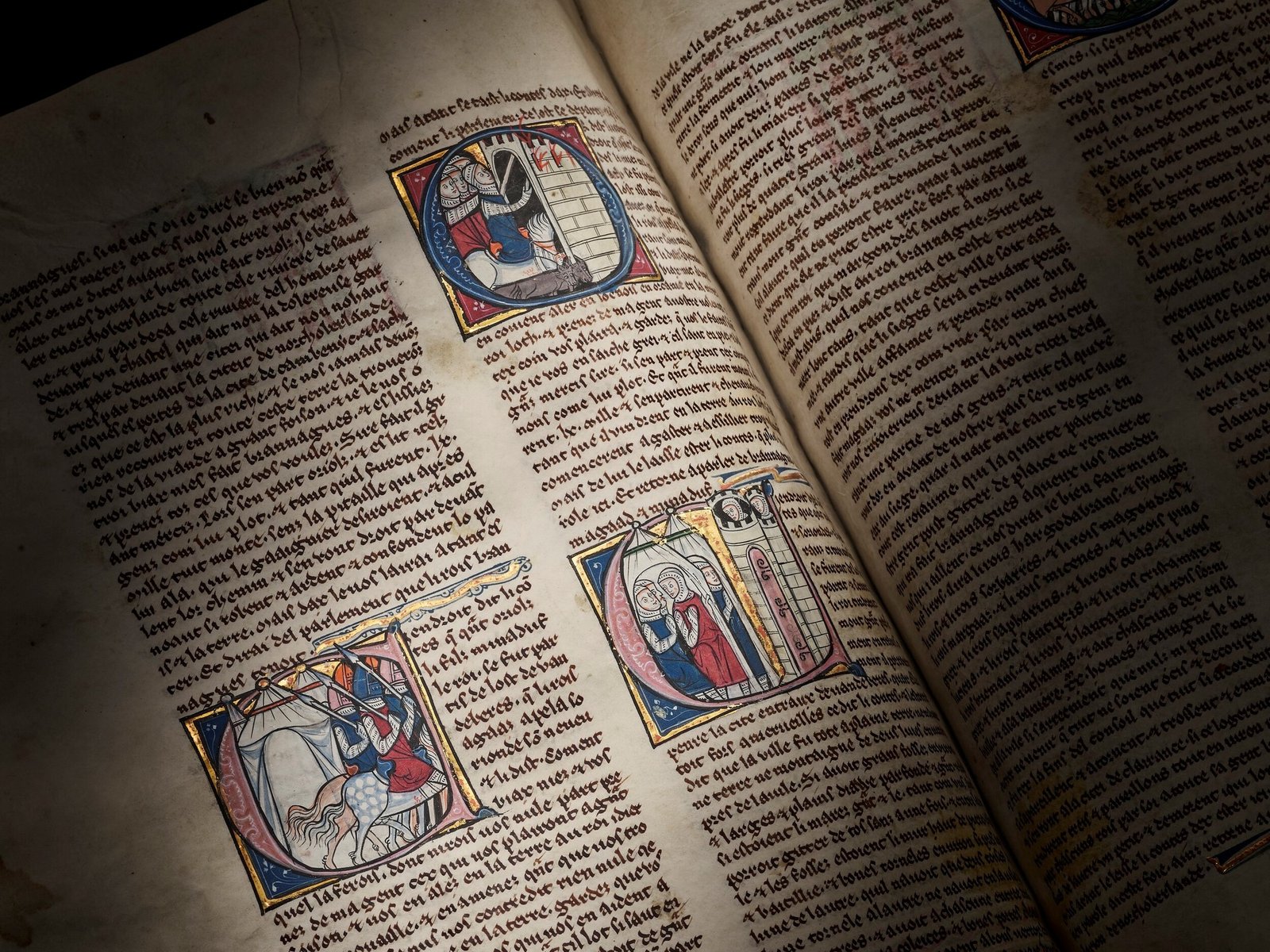 Subastaron un manuscrito medieval sobre la historia del rey Arturo y la búsqueda del Santo Grial que nunca fue expuesto al público